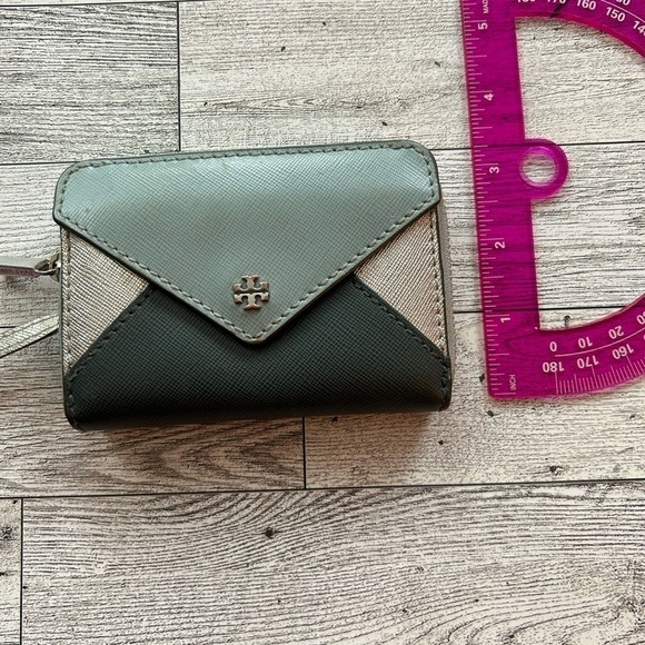 Tory Burch Change Purse - Used - Picture 4 of 12